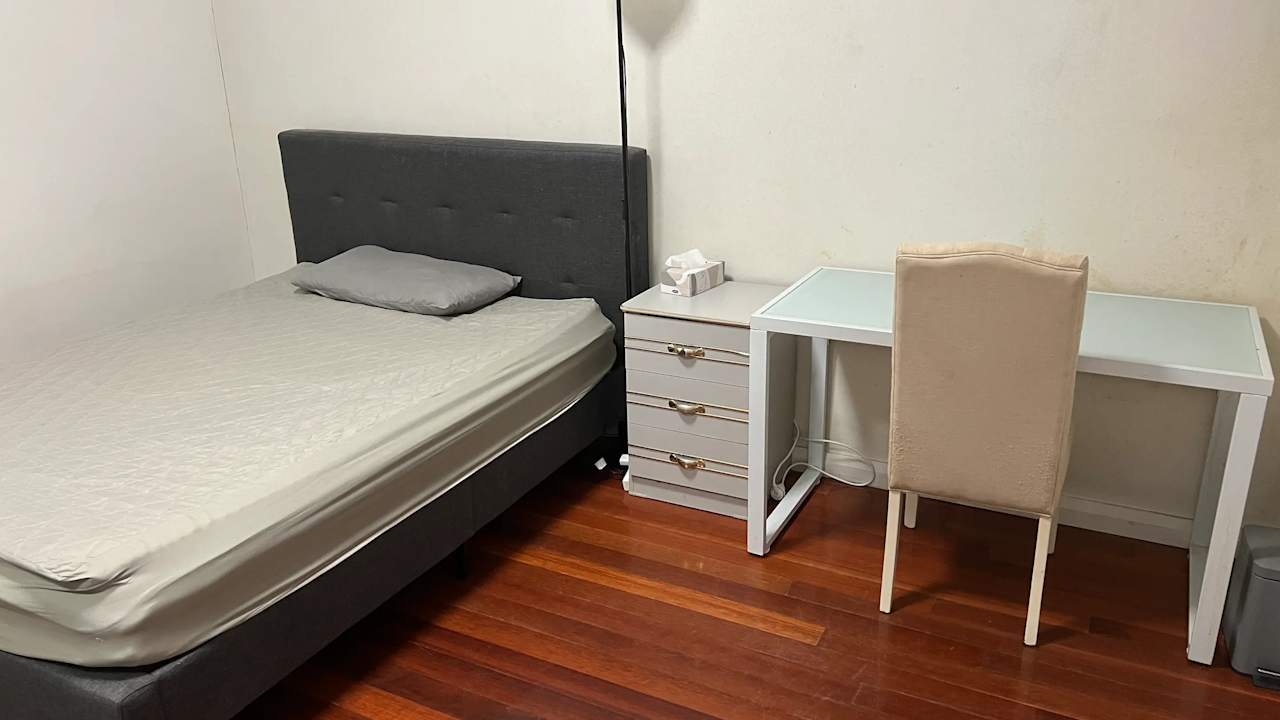 Furnished room in a flatshare