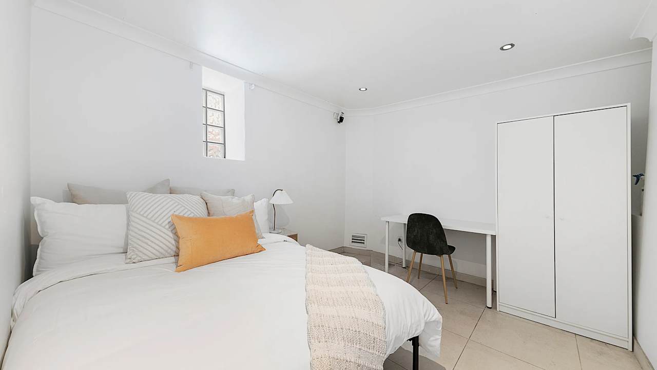 Room in a share house