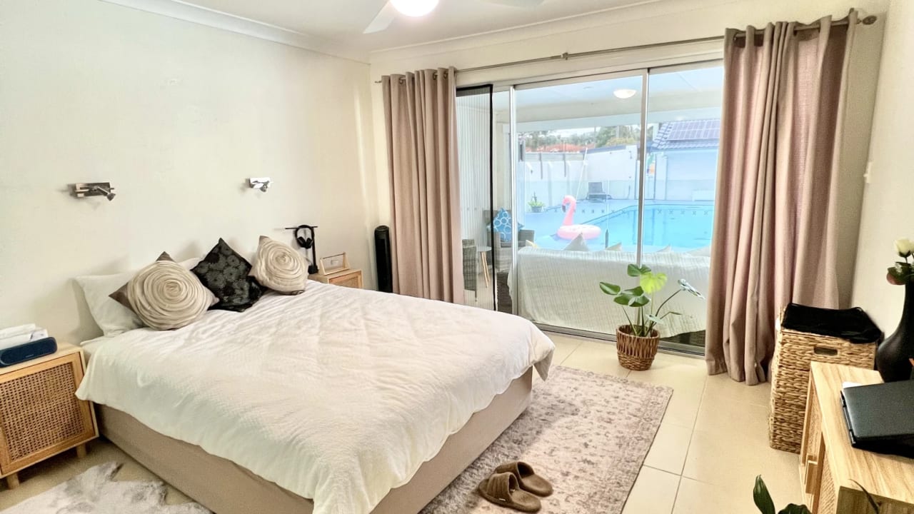 Furnished room in a share house