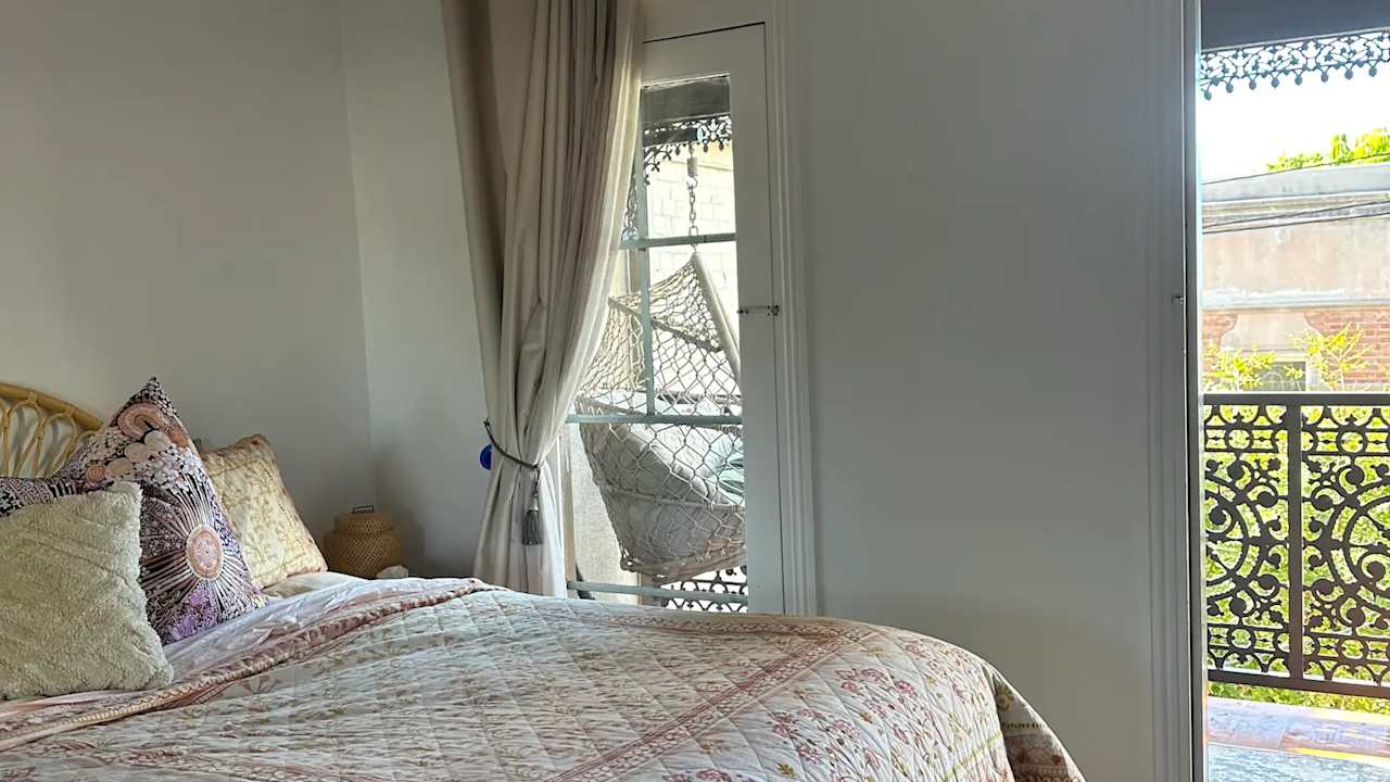 Room in a share house