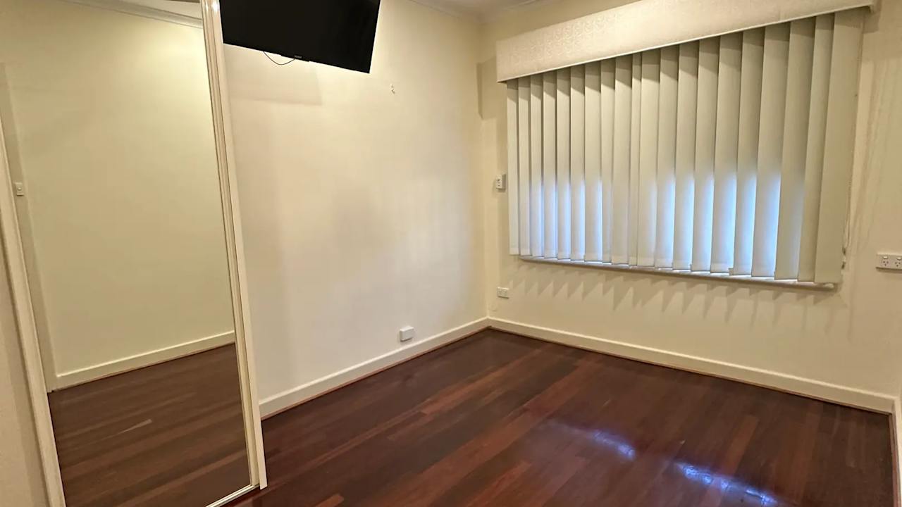 Unfurnished room in a flatshare