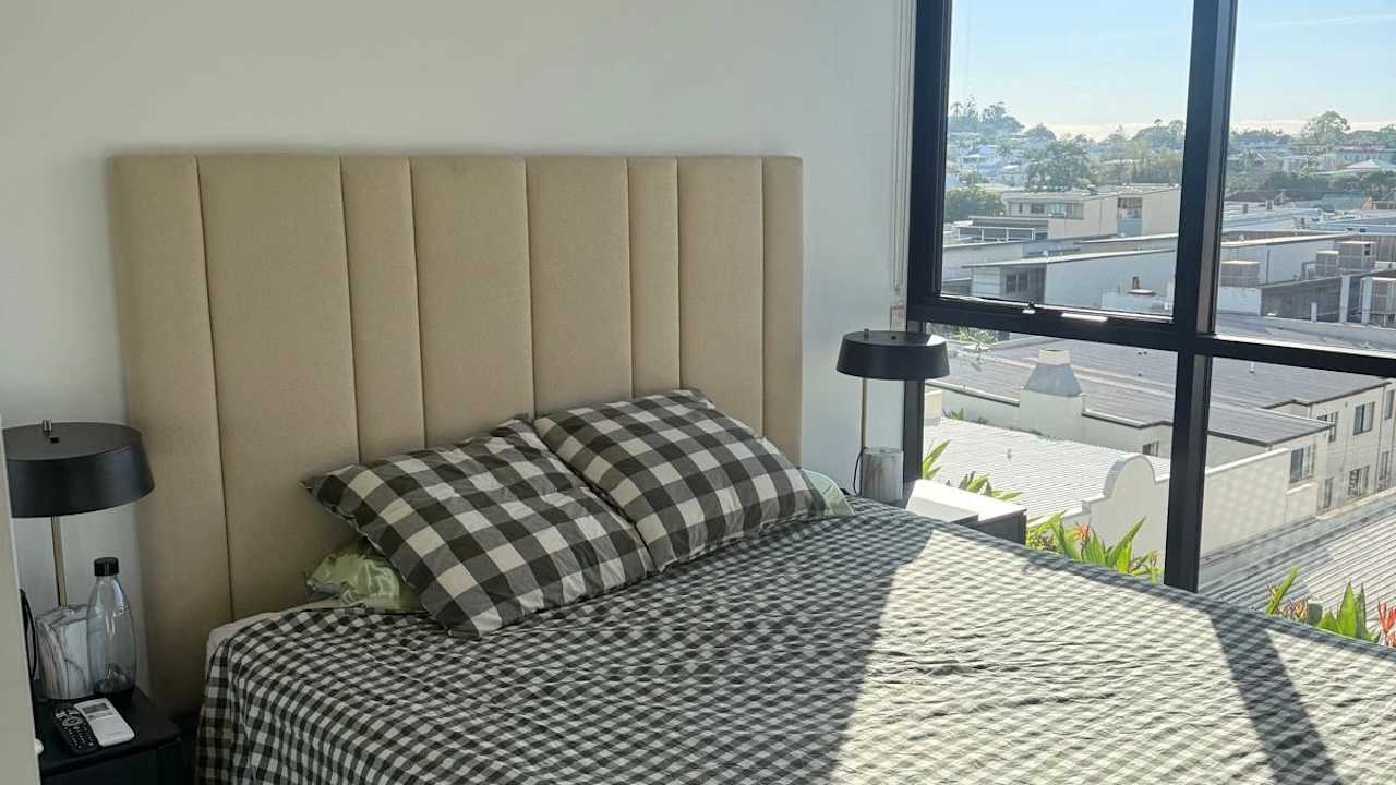 Furnished room with ensuite in a flatshare