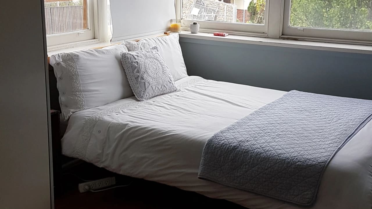 Furnished room in a flatshare