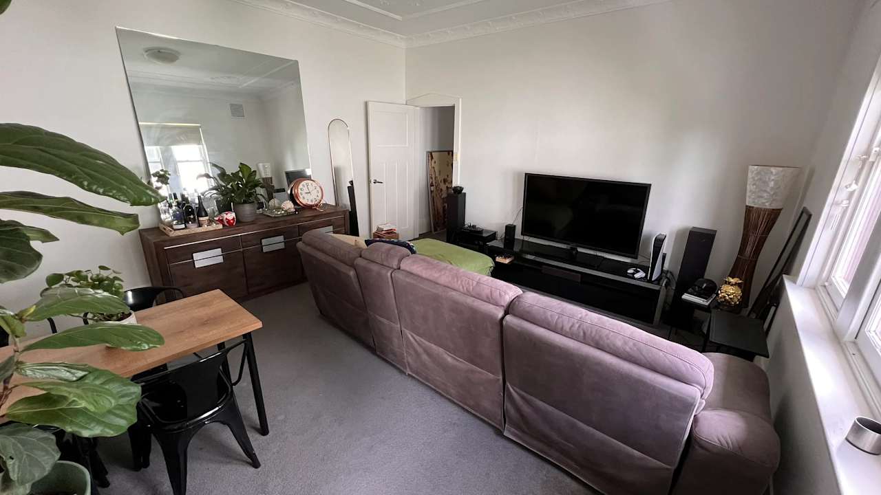 Furnished room in a flatshare