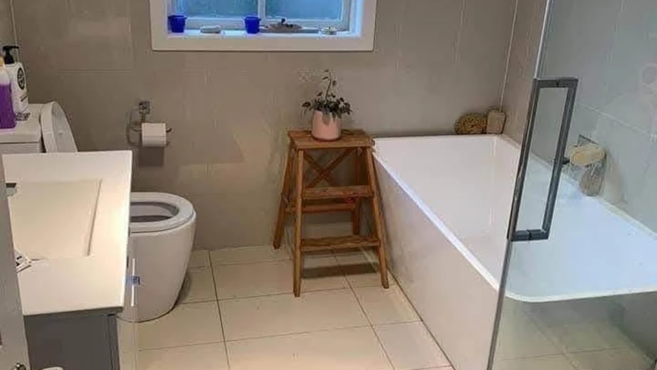 Room in a share house