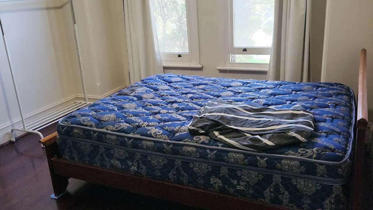 Room in a share house