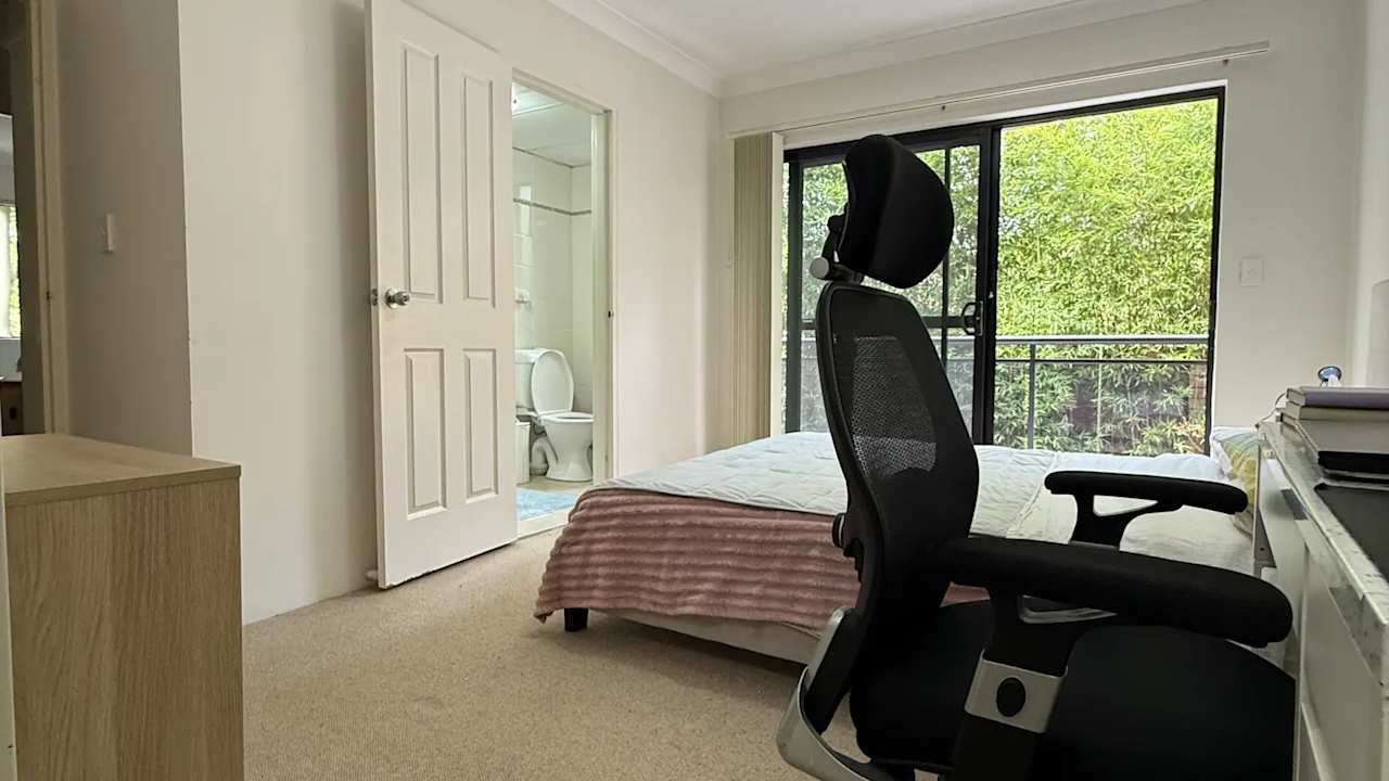 Furnished room with ensuite in a flatshare