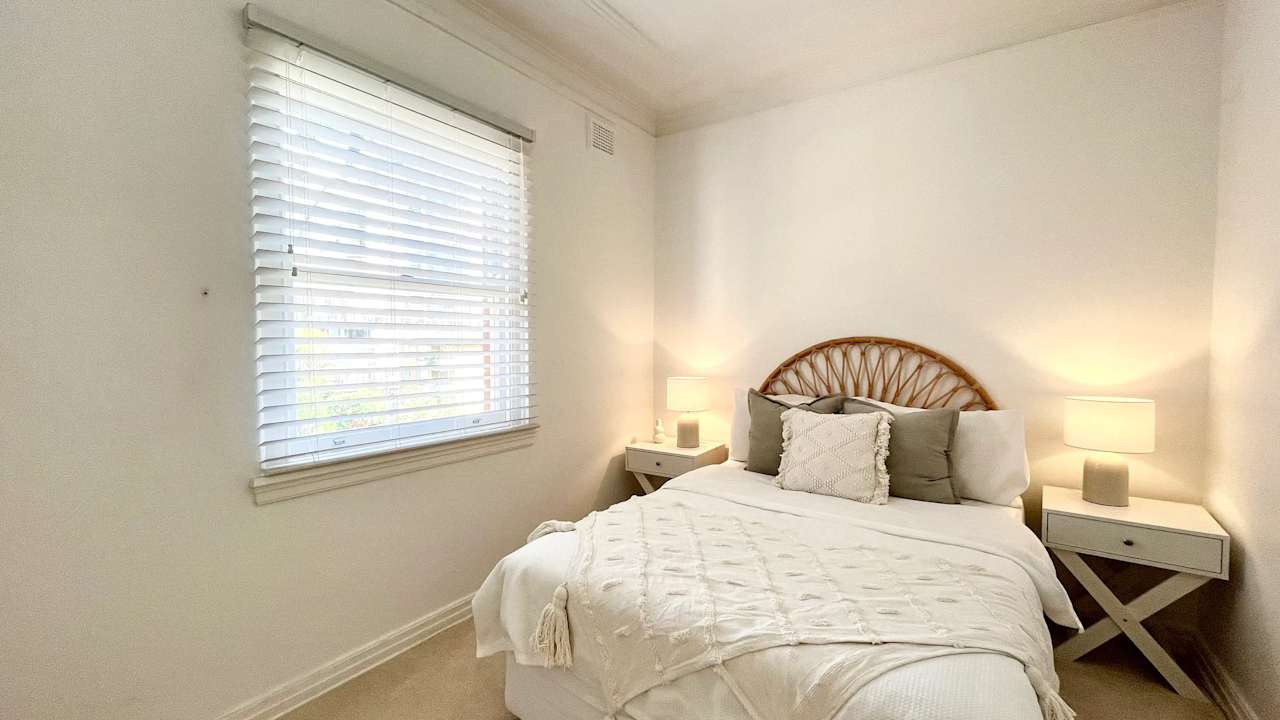 Furnished room in a flatshare