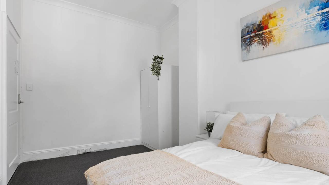 Furnished room in a share house