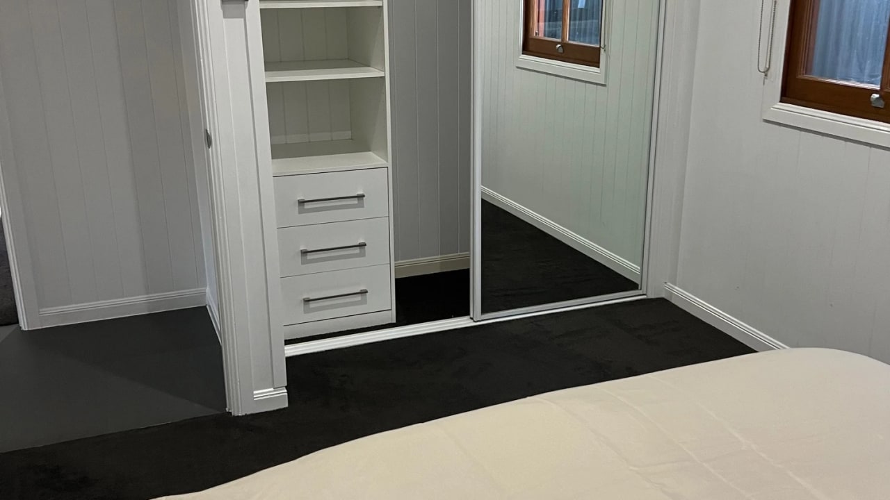 Furnished room in a flatshare