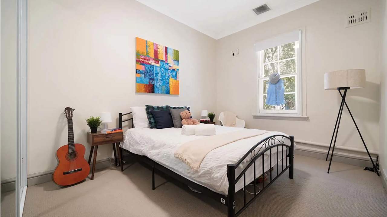 Furnished room in a share house