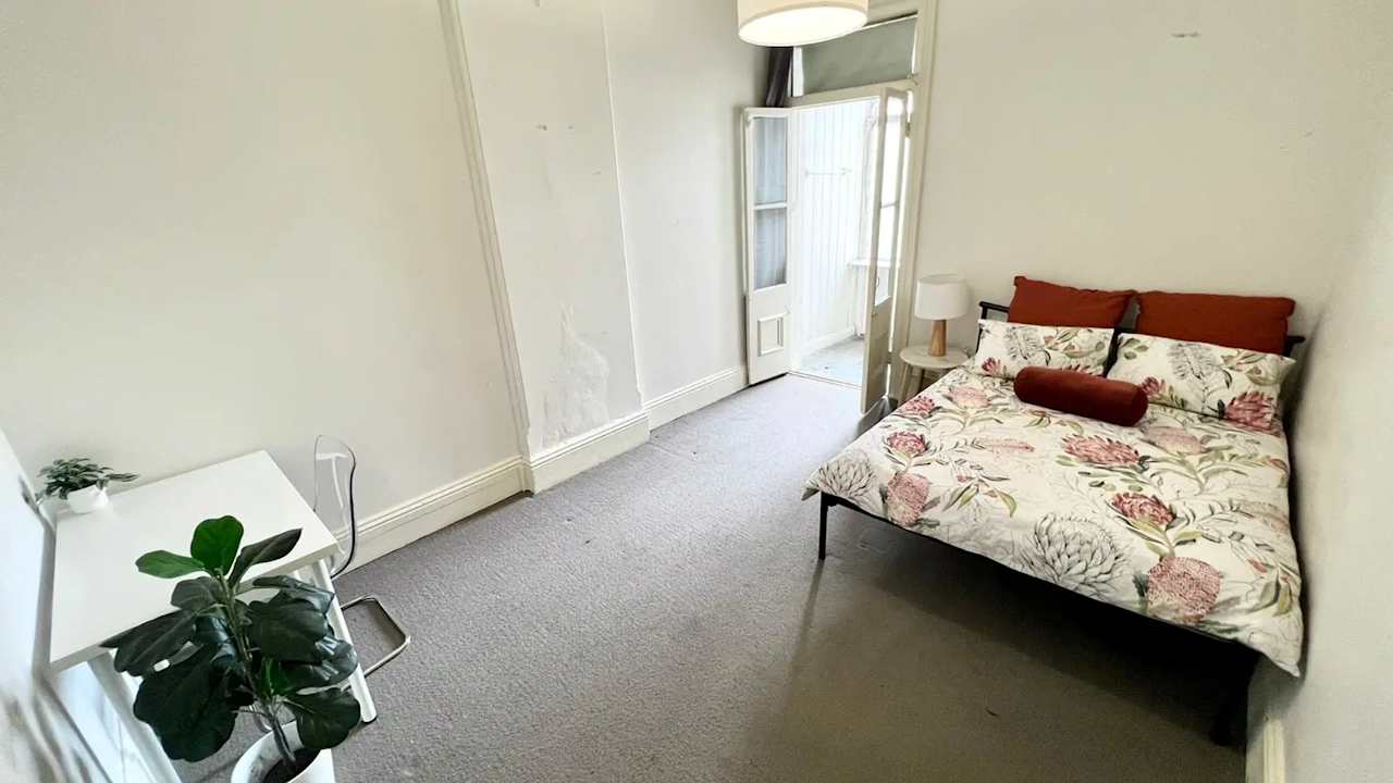 Room in a share house