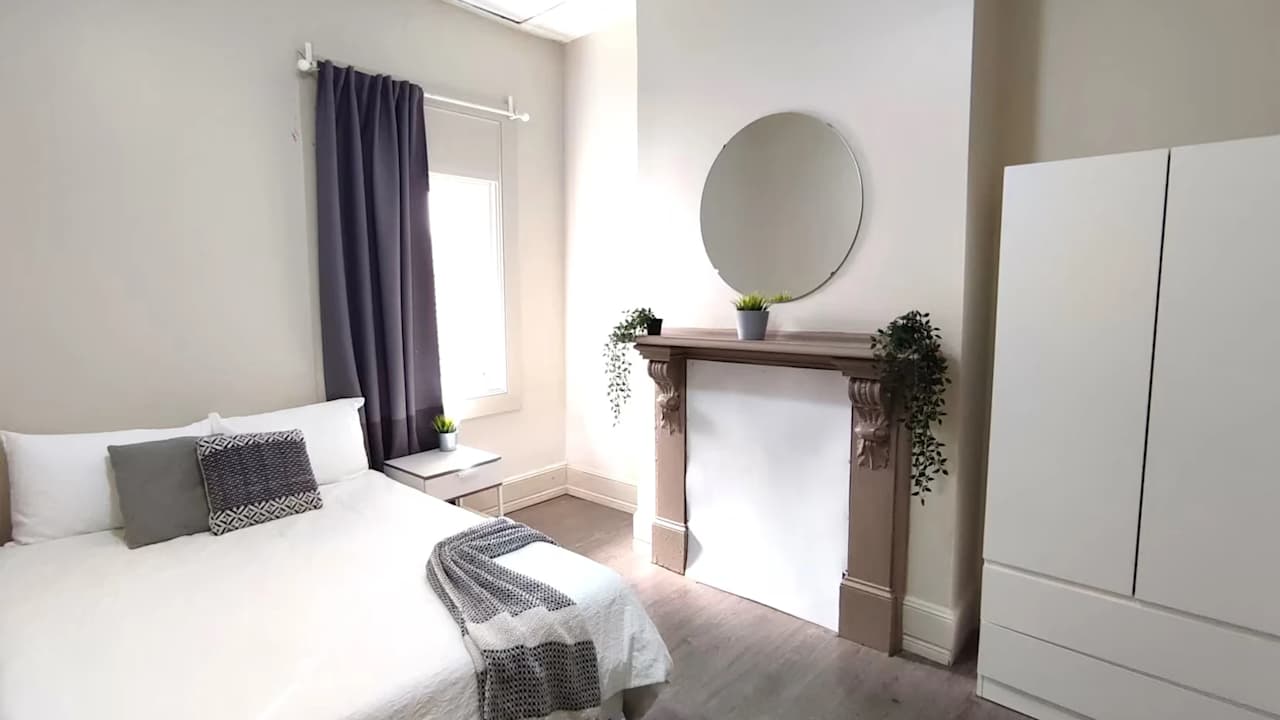 Furnished room in a share house