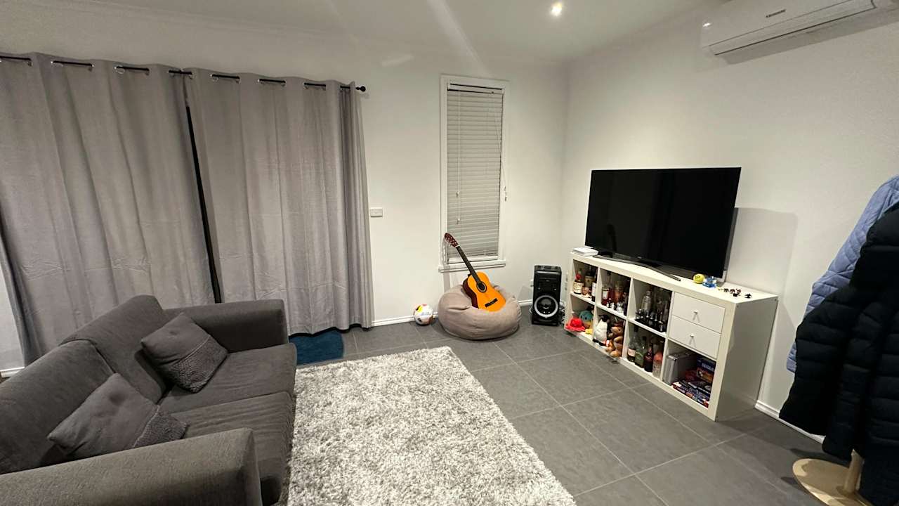 Room in a share house