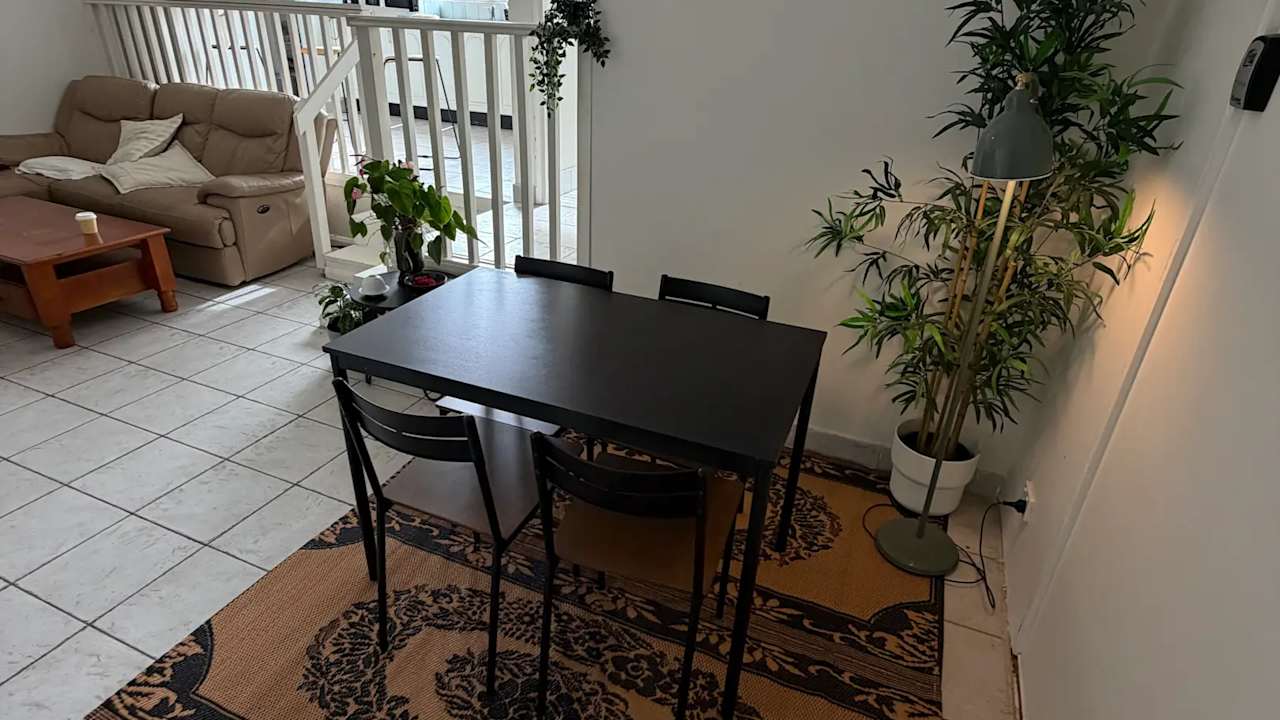 Furnished room in a flatshare