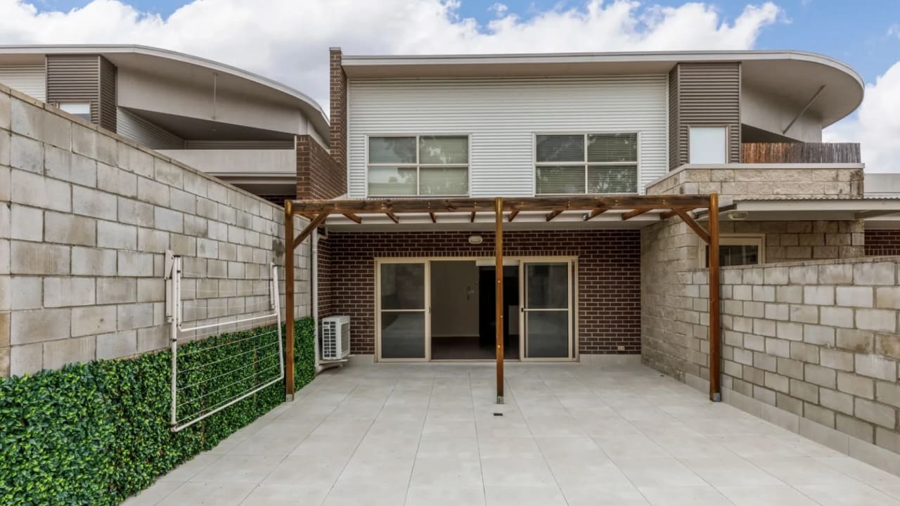 Whole property with 2 rooms for rent