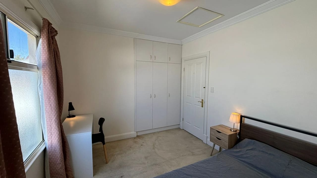 Room in a share house
