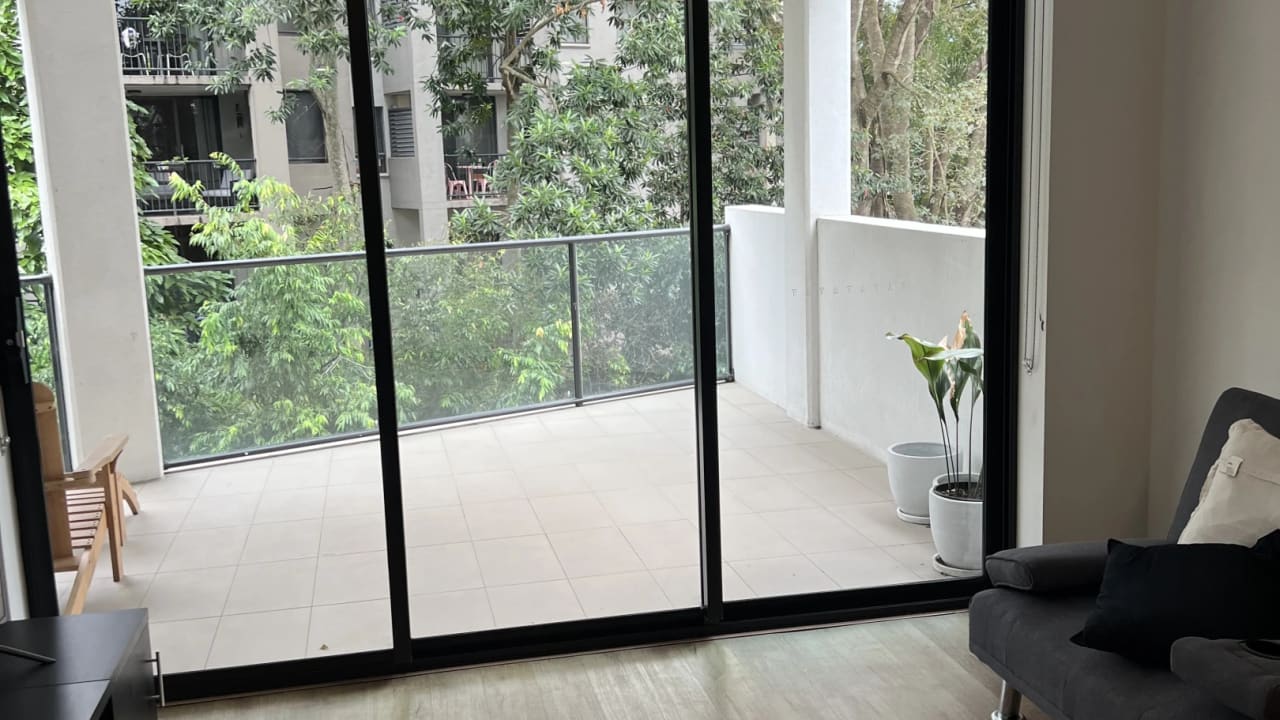 Furnished room with ensuite in a flatshare