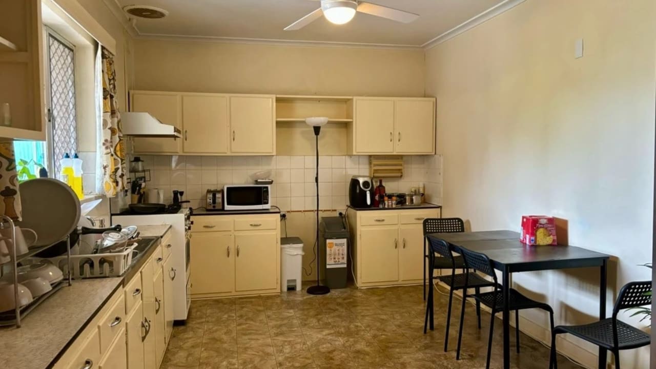 Room in a share house