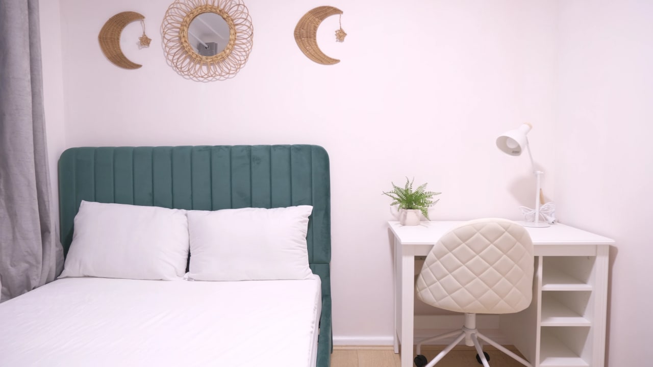 Furnished room in a share house