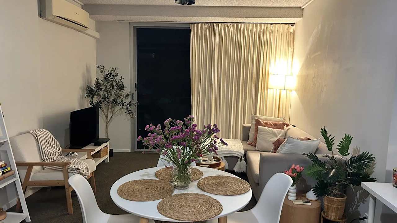 Furnished room with ensuite in a flatshare