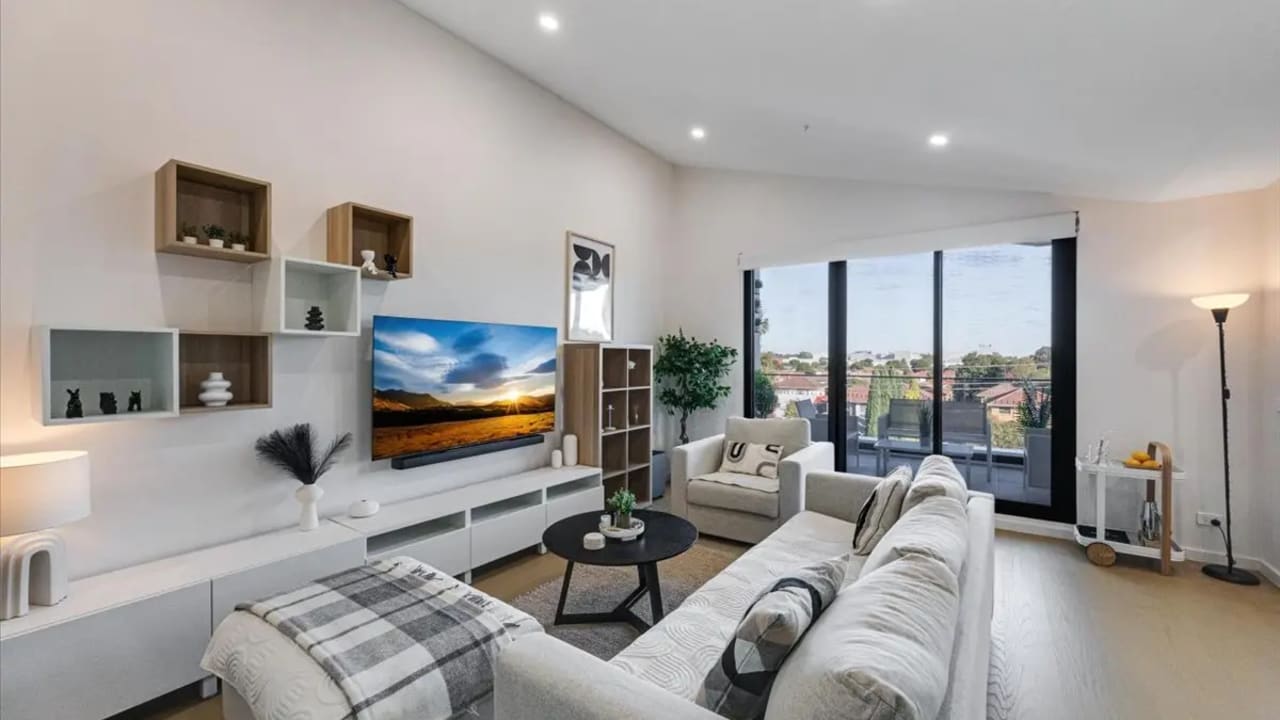 Furnished room with ensuite in a flatshare