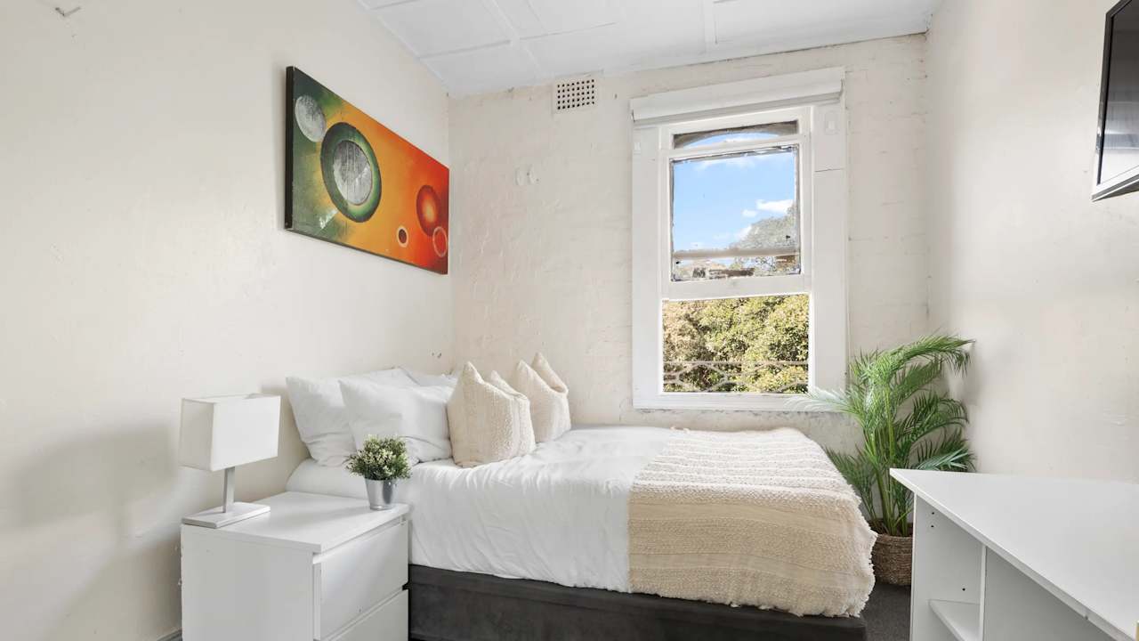 Furnished room in a flatshare