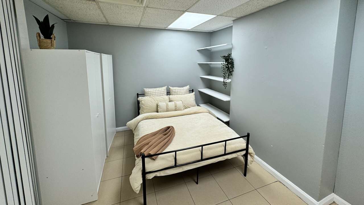 Furnished room in a flatshare