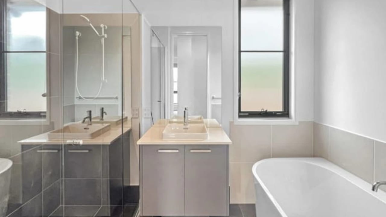 Unfurnished room with own bathroom