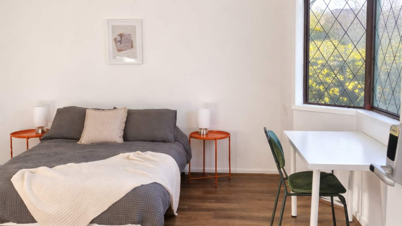 Furnished room in a share house