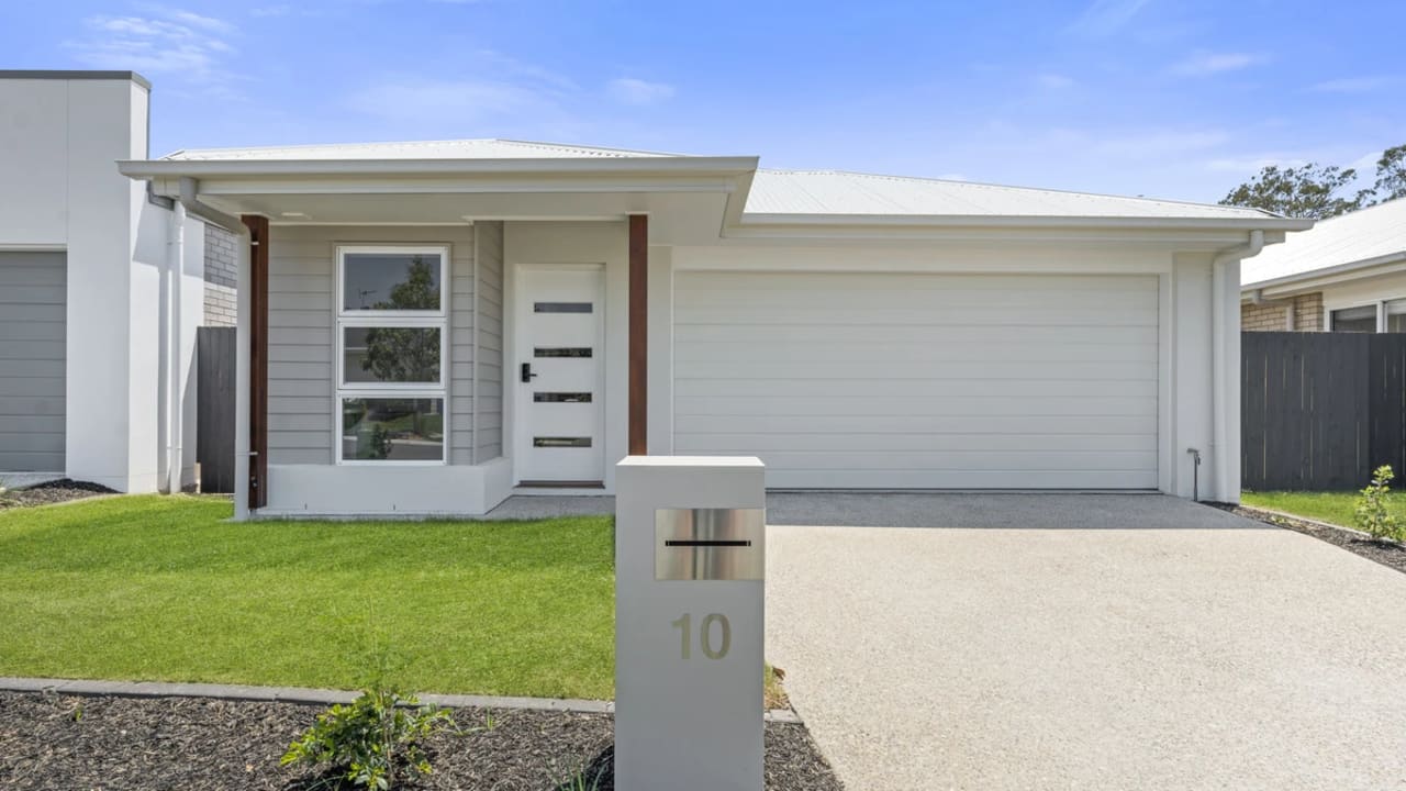 Furnished room with ensuite in a share house