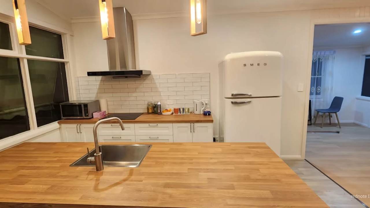 Furnished room in a share house