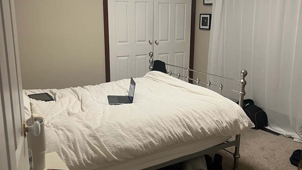 Furnished room in a share house