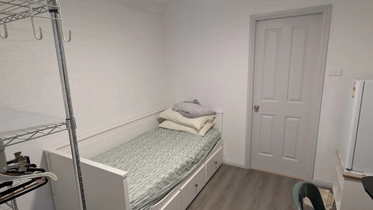 Furnished room in a share house