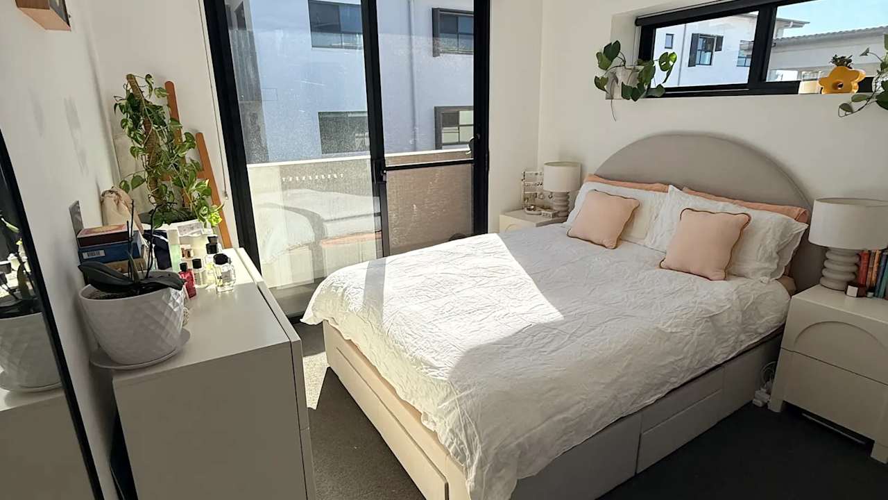Furnished room with ensuite in a flatshare