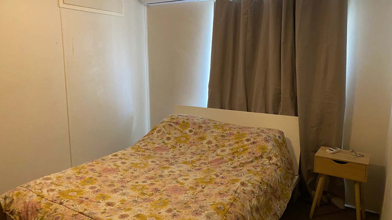 Room in a share house