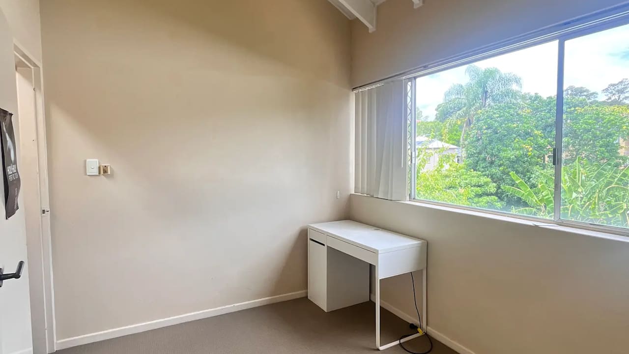 Unfurnished room in a flatshare