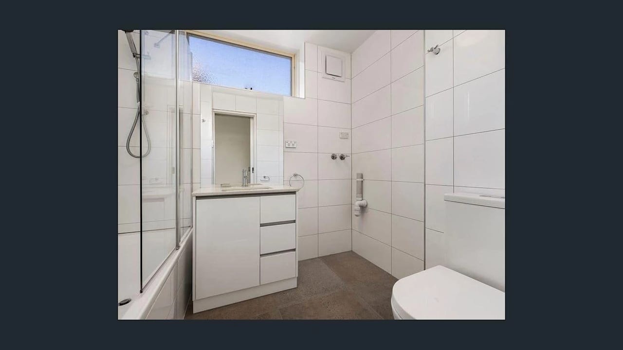 Unfurnished room in a flatshare