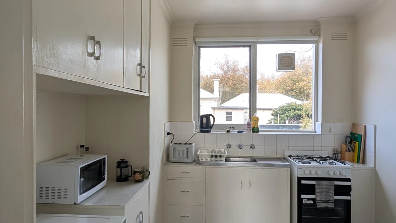 Unfurnished room in a flatshare