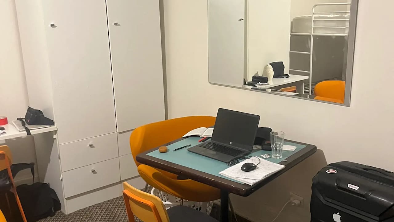 Furnished room in a flatshare