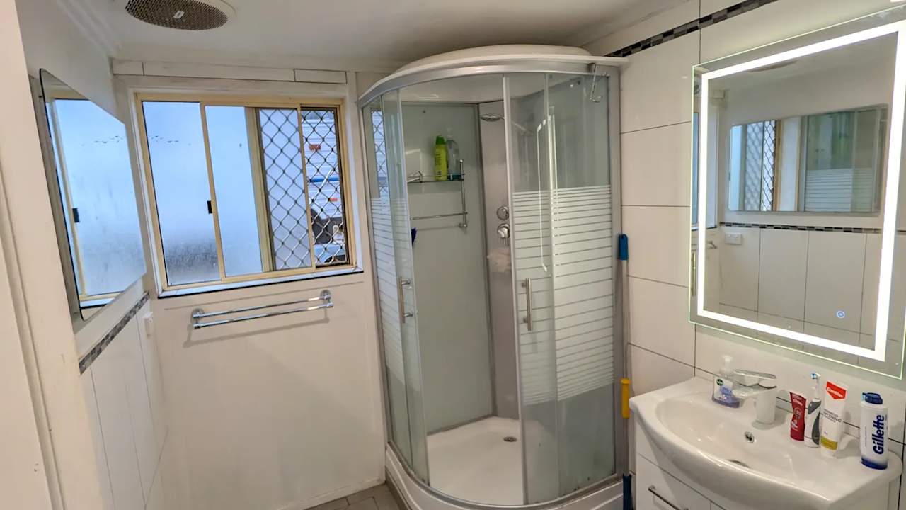 Furnished room with own bathroom