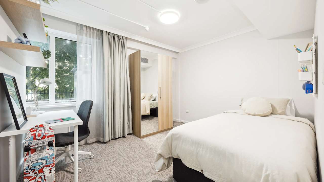 Furnished room in a flatshare