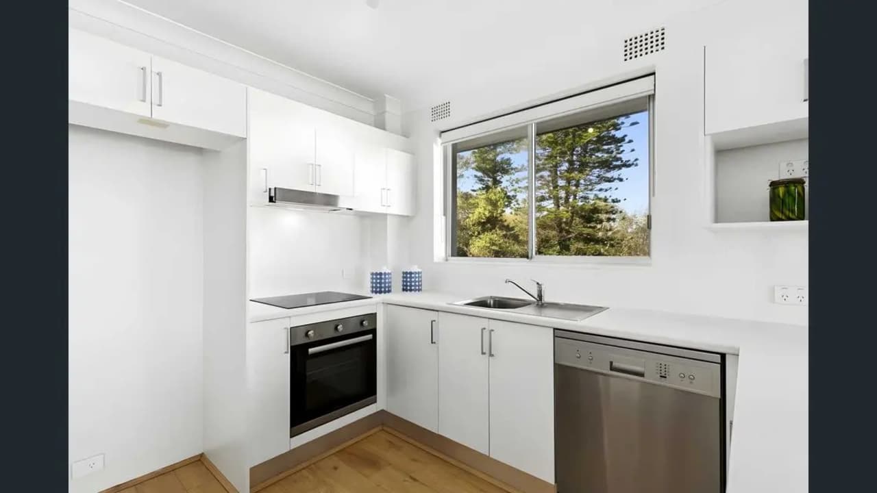 Unfurnished room in a flatshare