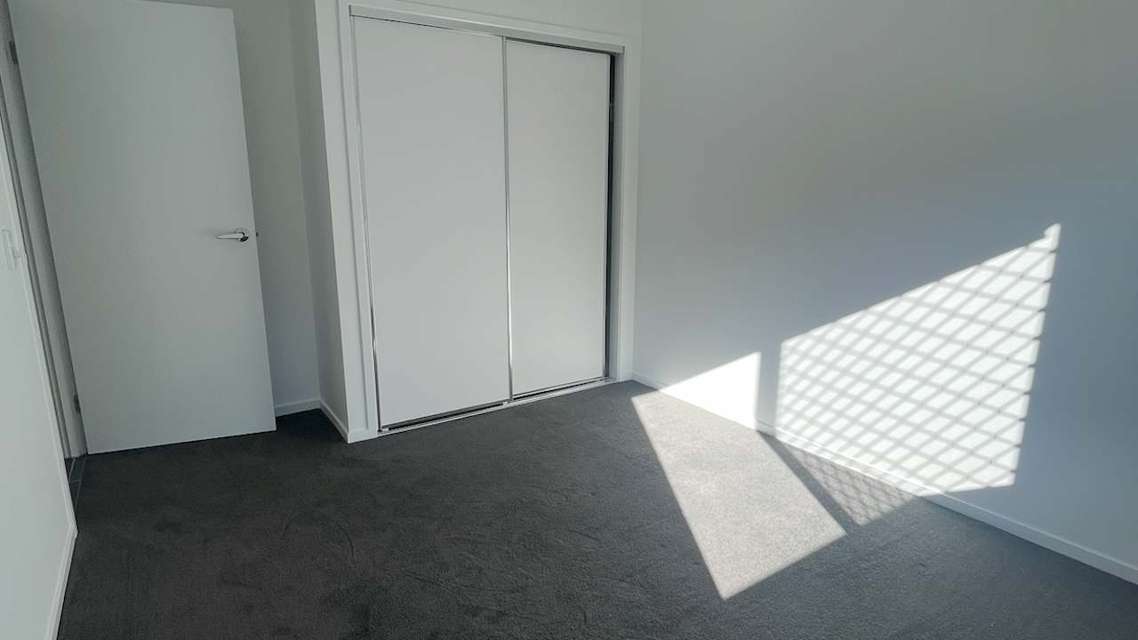 Unfurnished room with own bathroom