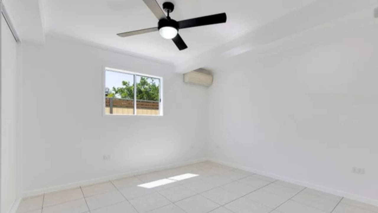 Room in a share house