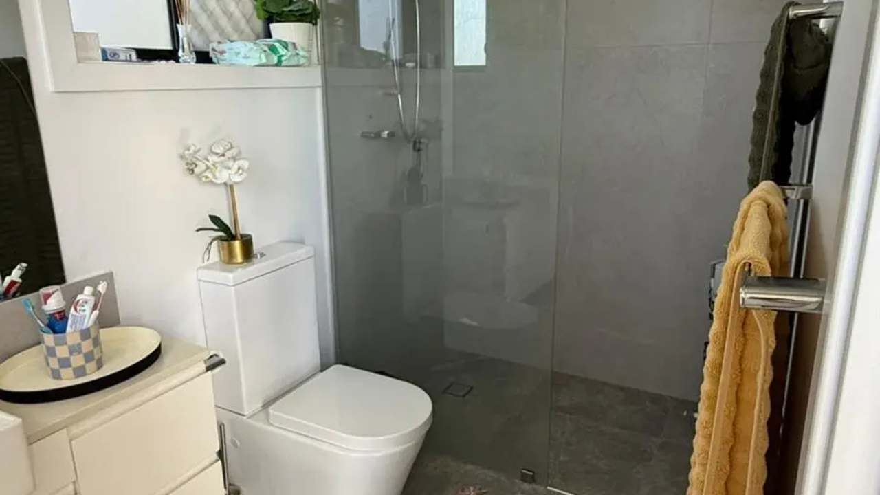 Furnished room with ensuite in a share house