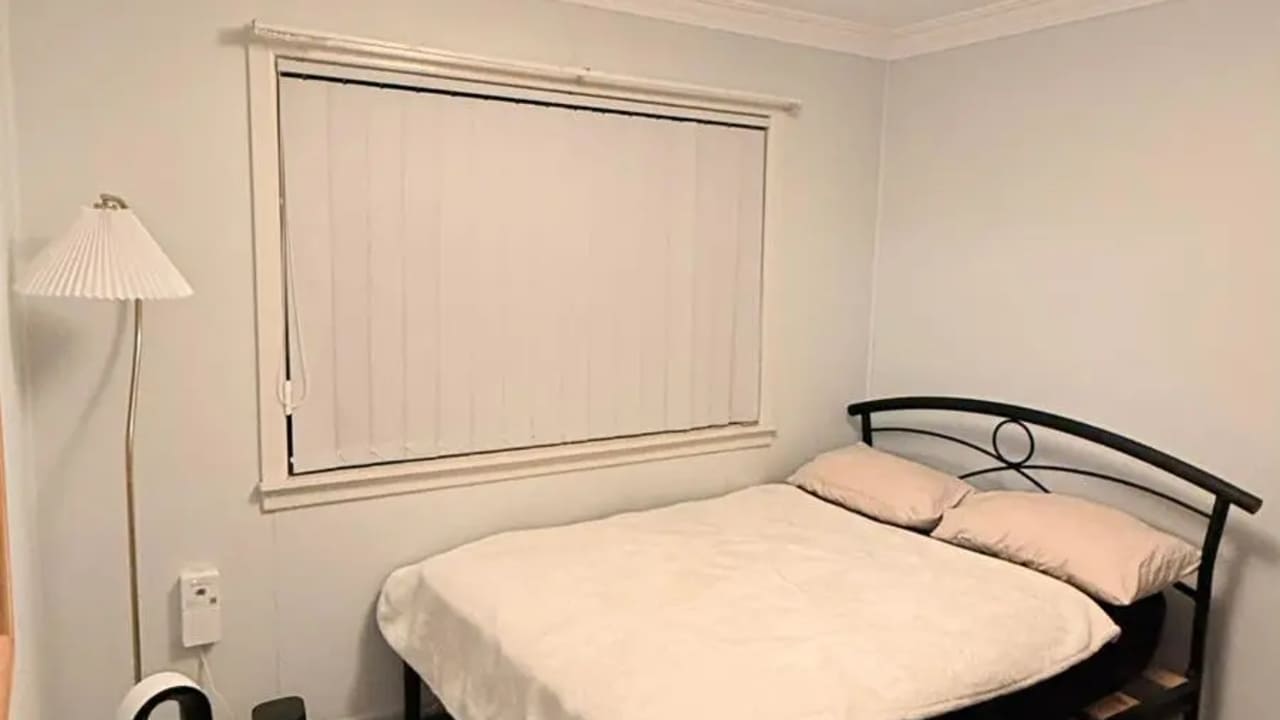 Furnished room in a flatshare