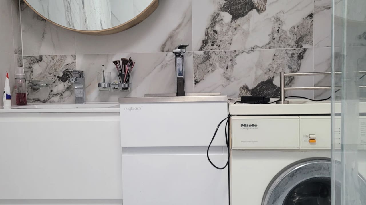 Whole property with 2 rooms for rent
