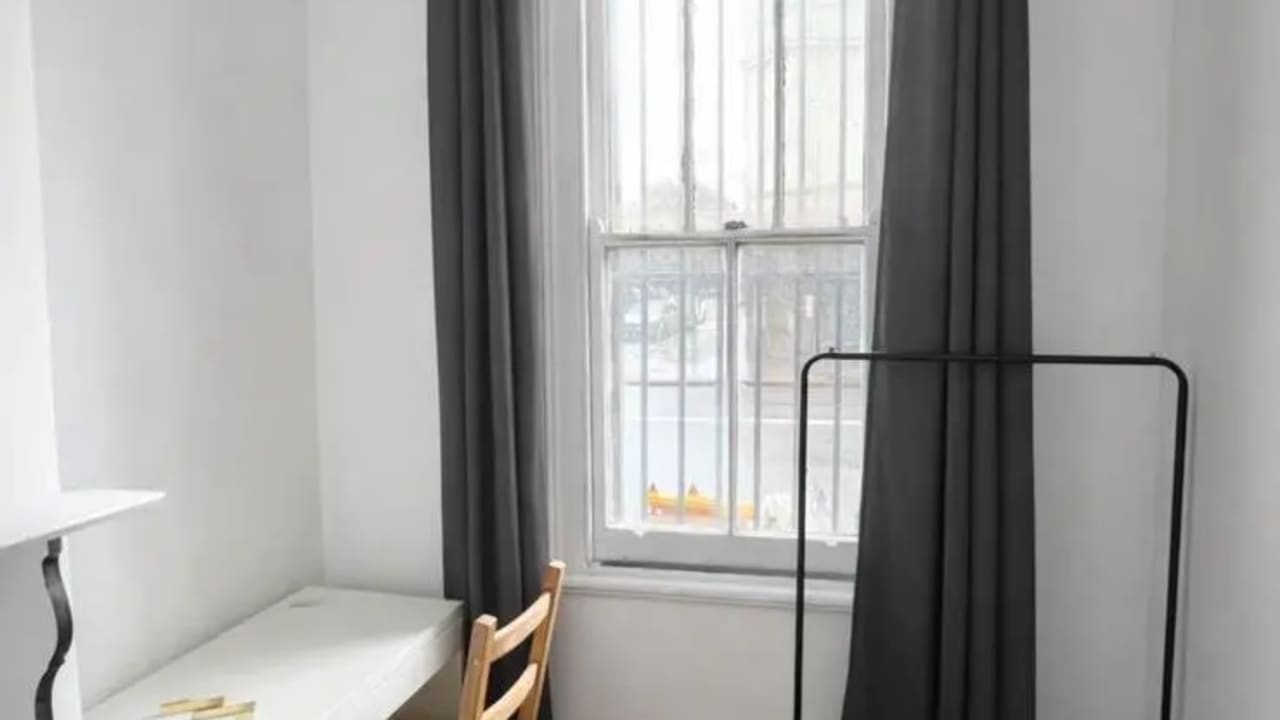 Furnished room in a share house