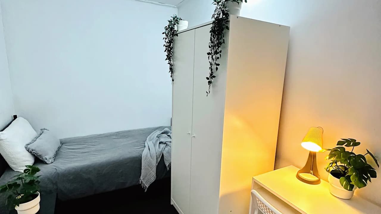 Furnished room in a flatshare